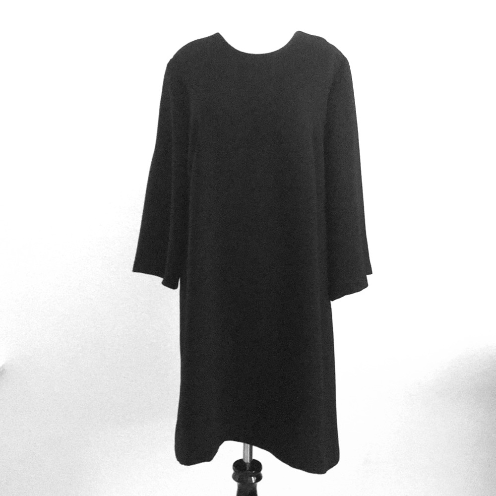 Timeless black dress w/ 3 quarter length sleeves